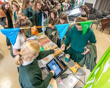 verkocht actiefiche wereldwinkel op school