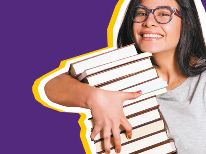 Een meisje die een stapel boeken vasthoudt.