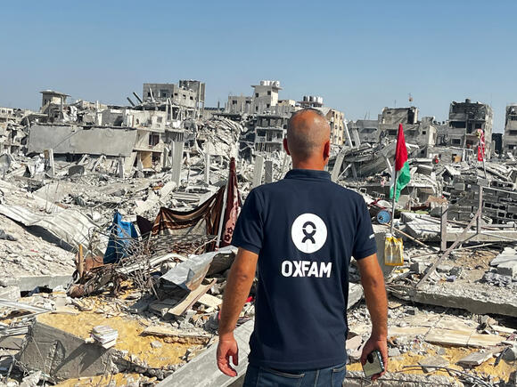 Oxfam collega Ihab staat in Gaza Stad nadat een tijdelijk wapenstilstand afgeroepen werd.