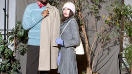 Adam La Nuit en Chibi Ichigo gekleed in Oxfam