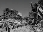 Zwart wit beeld van verwoest Gaza