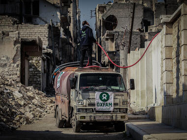 watertruck delivering water in shelters in Aleppo