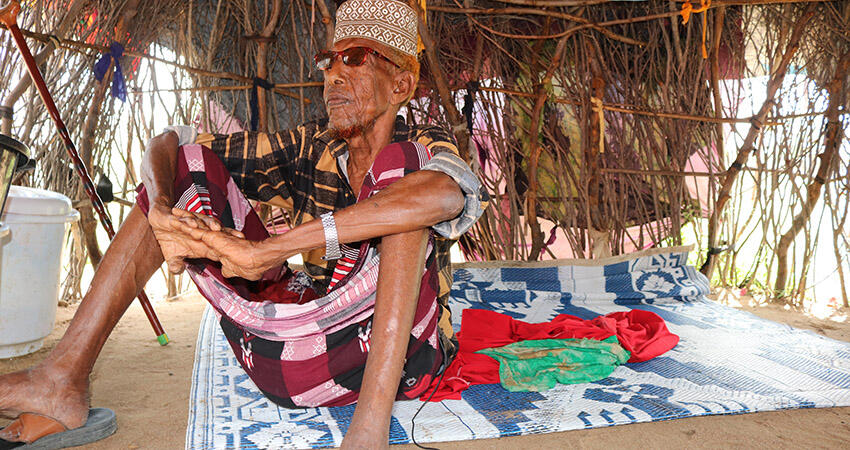 La Somalie fait face à une sécheresse persistante. Une situation rendue encore plus difficile l’année dernière par une invasion de criquets, qui ont dévasté les champs et pâtures.
